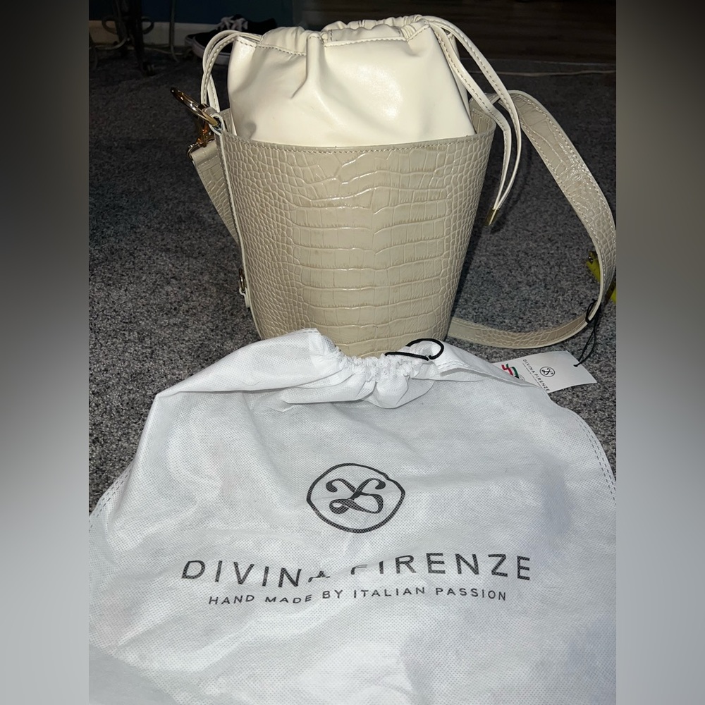 Divina Firenze off-white/cream leather croc embossed bucket bag